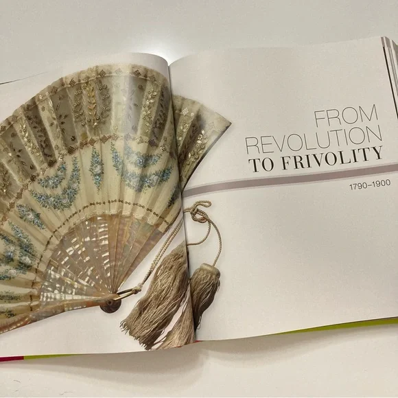 DK/Smithsonian FASHION Coffee Table Book - Picture 11 of 14